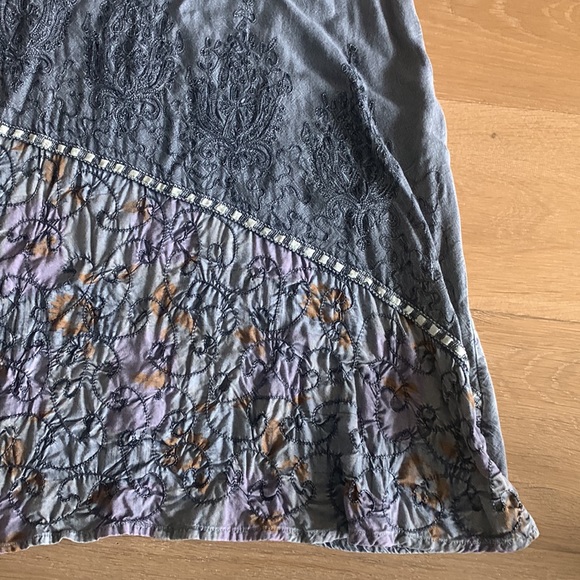 Palak Sleeveless Dress - Picture 4 of 7